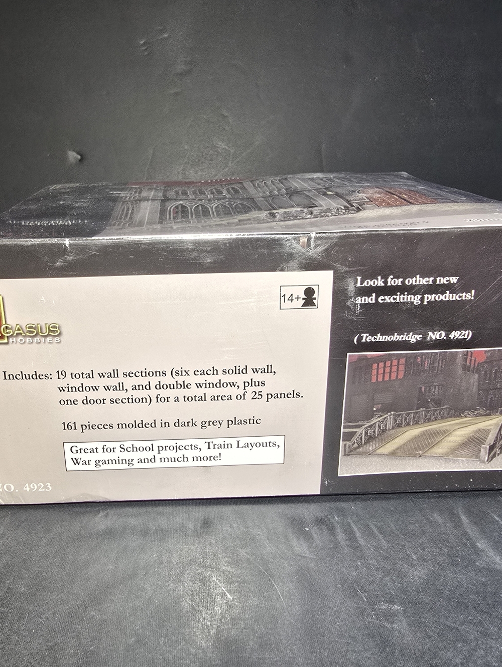 Pegasus Gothic City Building Large Set - Plastic Model Building Kit - 28mm - Picture 6 of 12